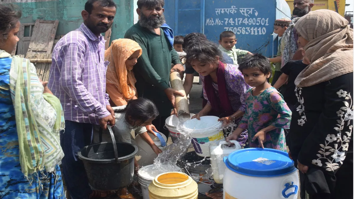 Haldwani: बिजली-पानी को लेकर फूटा लोगों का गुस्सा, तपती गर्मी में सड़कों पर आए...पीछे से पहुंच गई पुलिस