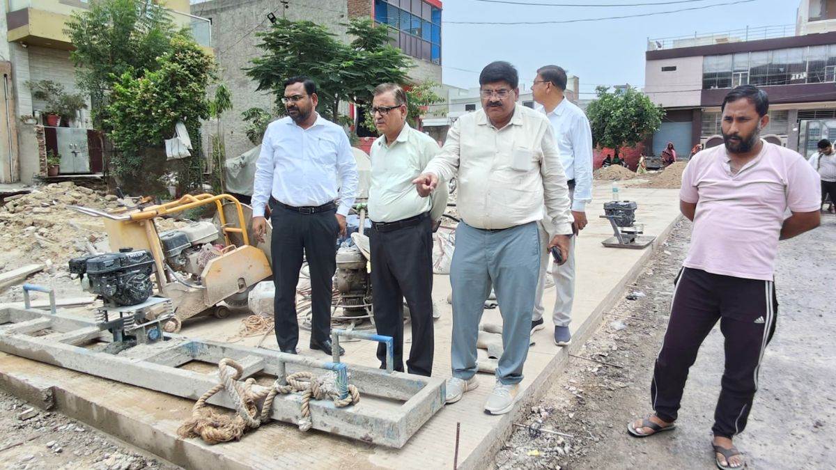 mathura nagar nigam projects delayed land disputes stall development