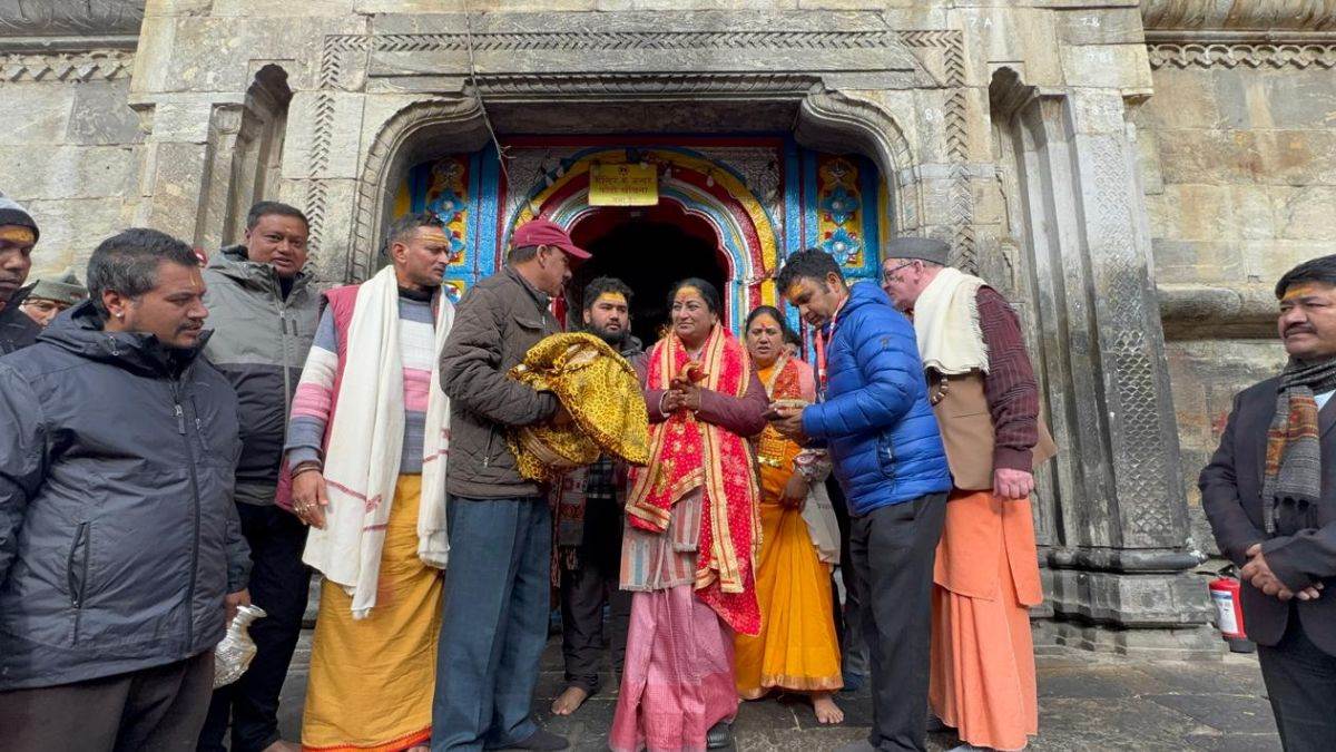 https://www.jagranimages.com/images/newimg/02062025/02_06_2025-delhi_cm_rekhas_23953739.jpg