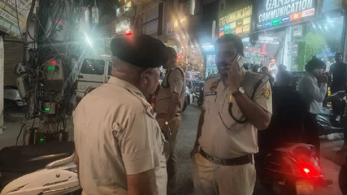 नागपाल मोबाइल विक्रेता की दुकान पर बदमाशों ने चलाई गोलियां, मांगी एक करोड़ की रंगदारी