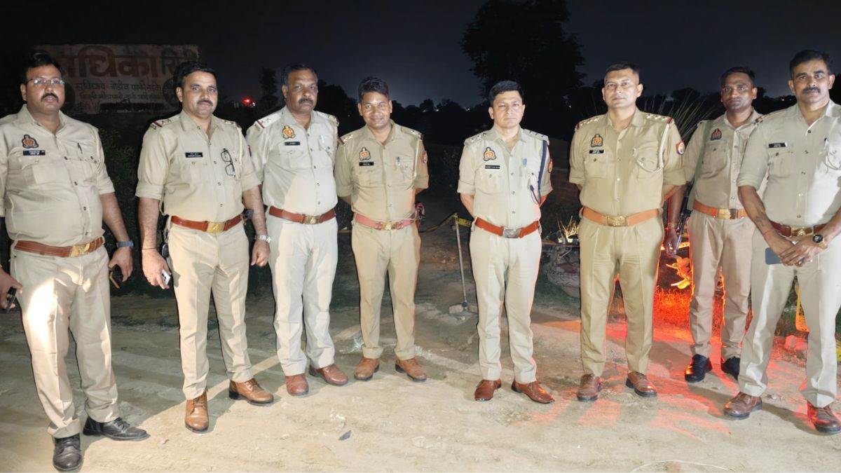 https://www.jagranimages.com/images/newimg/02062025/02_06_2025-police_team_mtr_23953617.jpg