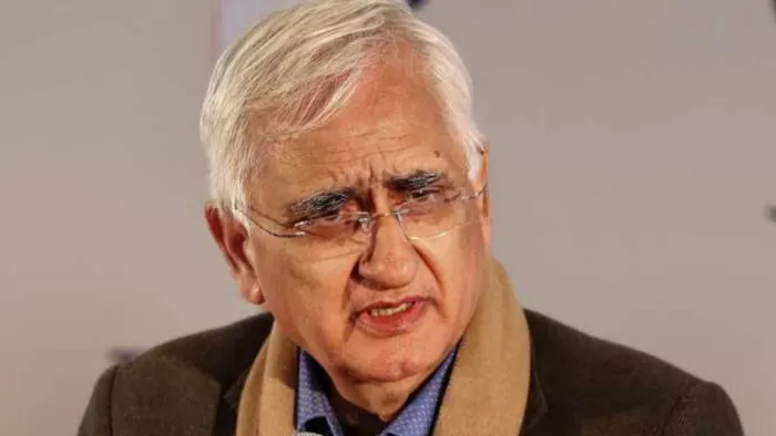 कांग्रेस नेता सलमान खुर्शीद ने विदेश दौरे के बीच कश्मीर से अनुच्छेद 370 हटाने के पक्ष में बयान दिया था।