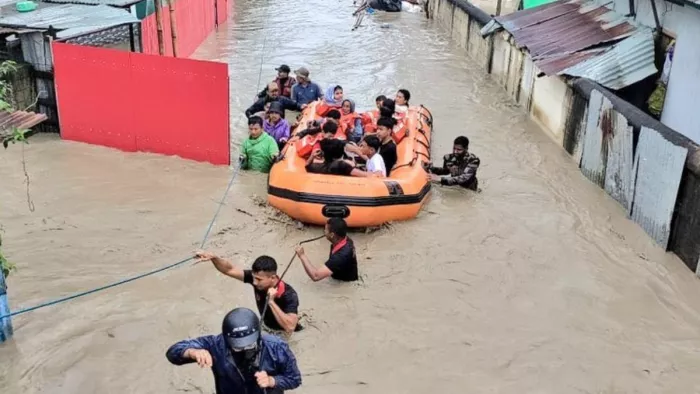नॉर्थ-ईस्ट में बाढ़ से मचा कोहराम (फोटो-पीटीआई)