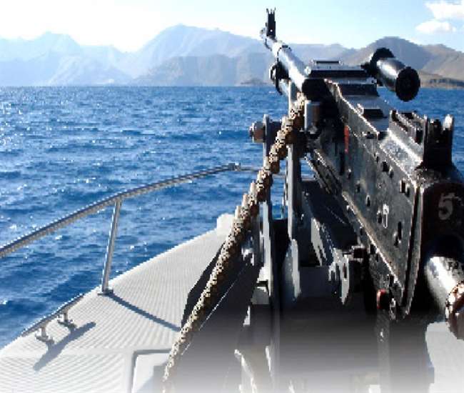 भारत-चीन तनाव के बीच नौसेना भी ऑपरेशनल मोड में, डेढ़ दर्जन अत्याधुनिक युद्धक मोटरबोट भेजी जा रहीं लद्दाख