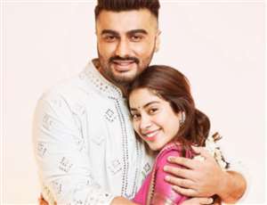 Arjun Kapoor with Janhvi Kapoor in old photo. Photo- Instagram