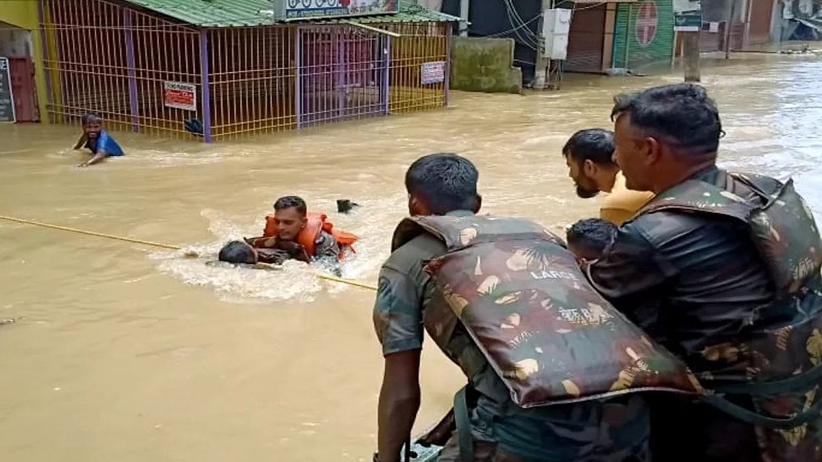 Assam Flood: असम में बाढ़ की स्थिति गंभीर, 29 लाख से अधिक लोग प्रभावित