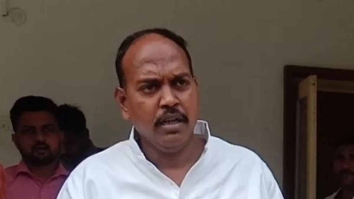 दो कौड़ी के दरोगल्ली... अभी आकर जूते से मारूंगा, सुलतानपुर में भाजपा व‍िधायक का आड‍ि‍यो वायरल
