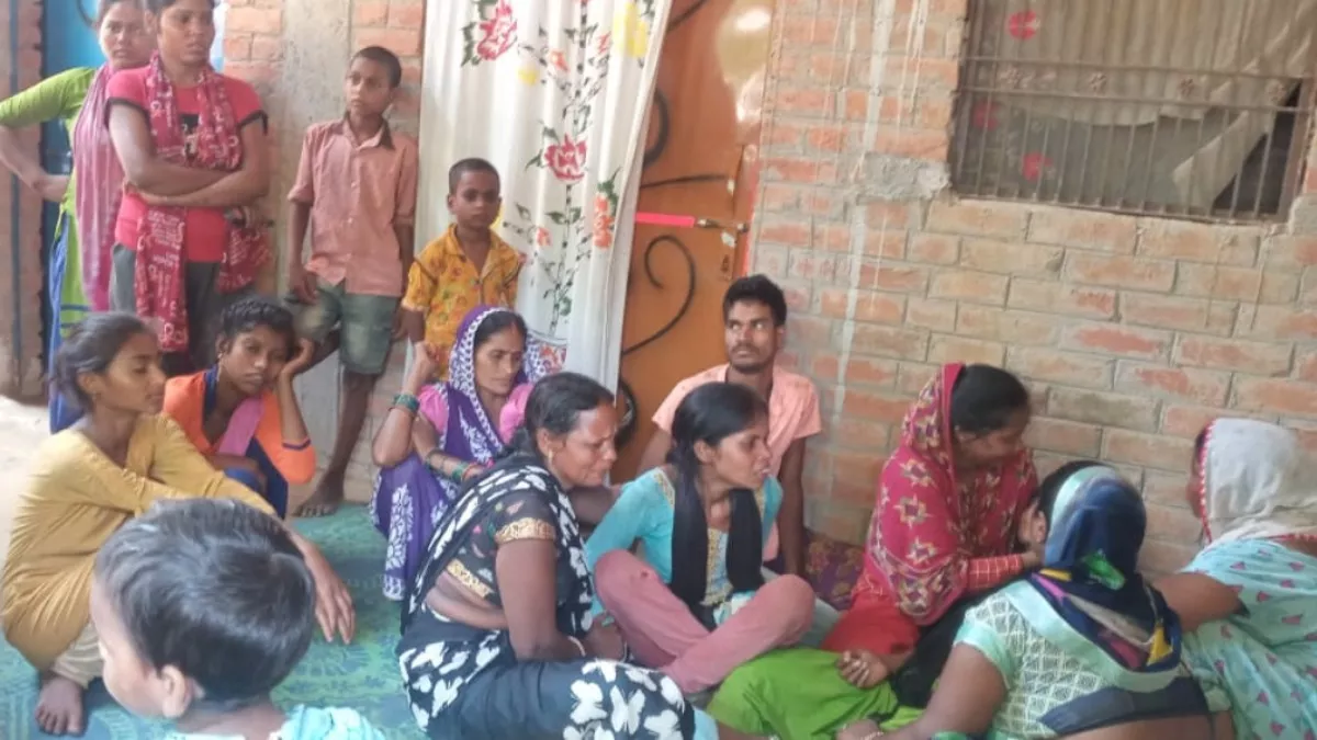 सुलतानपुर में एक ही गांव केे पांच लोगों की मौत से पसरा मातम, रात में ही कर दिया शवों का अंतिम संस्‍कार