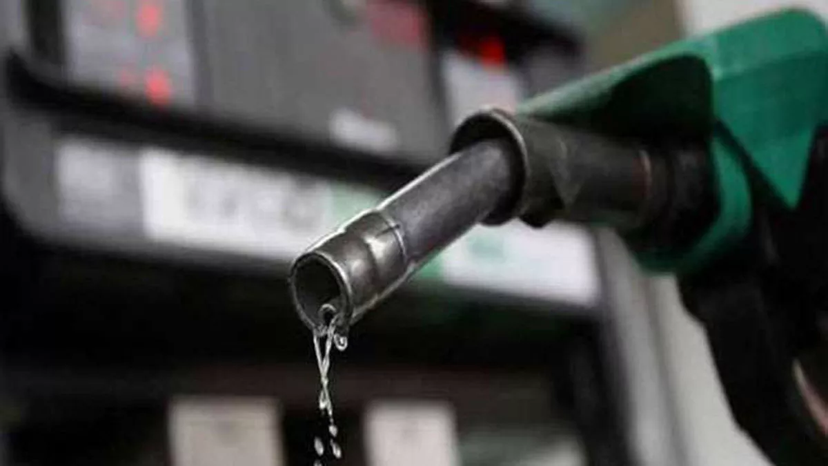 Petrol Diesel Price : देहरादून में कितने में मिल रहा पेट्रोल-डीजल, टैंक फुल करवाने से पहले पढ़ें एक क्लिक में...