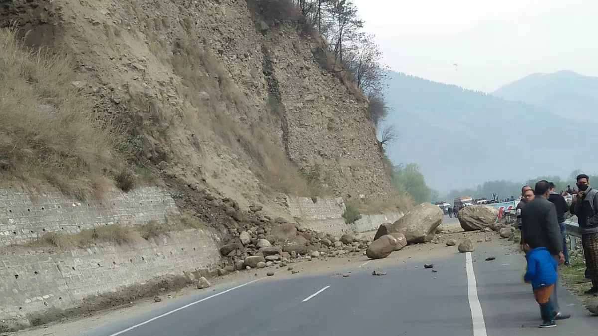 Himachal News: हिमाचल में भूस्‍खलन का बढ़ा खतरा, प्रशासन की पर्यटकों व ट्रैकर्स के लिए एडवायजरी जारी