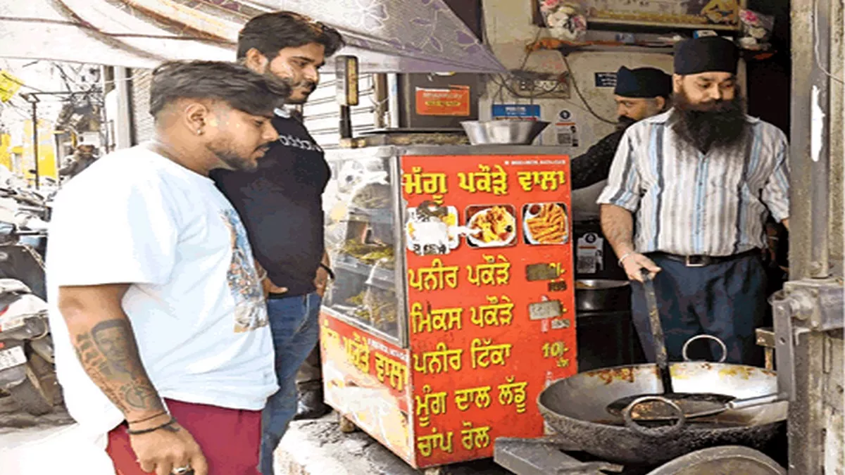 Punjab Street Food: मग्गू पकौड़े के स्वाद के लुधियानवी मुरीद, 52 साल से चल रही दुकान में लगती है लाेगाें की भीड़