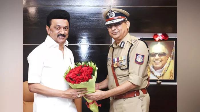 तमिलनाडु के नवनियुक्त डीजीपी ने सीएम एमके स्टालिन से की मुलाकात।