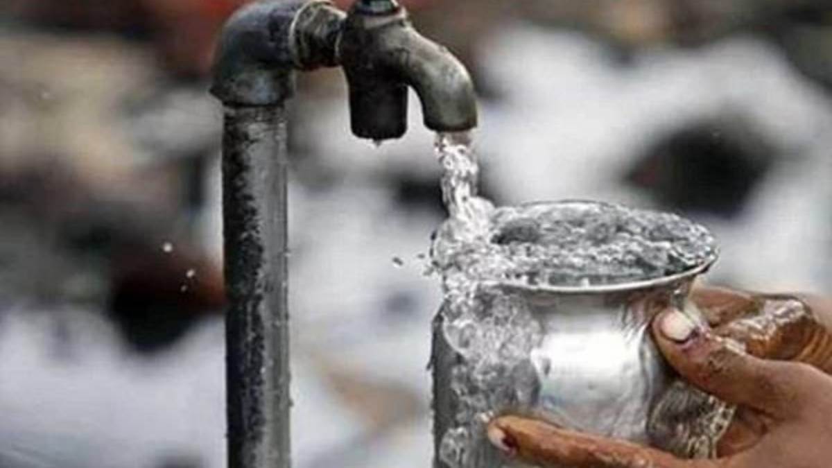 Jammu पीने के पानी के लिए प्राकृतिक स्रोतों पर निर्भर लोग, दूषित पानी