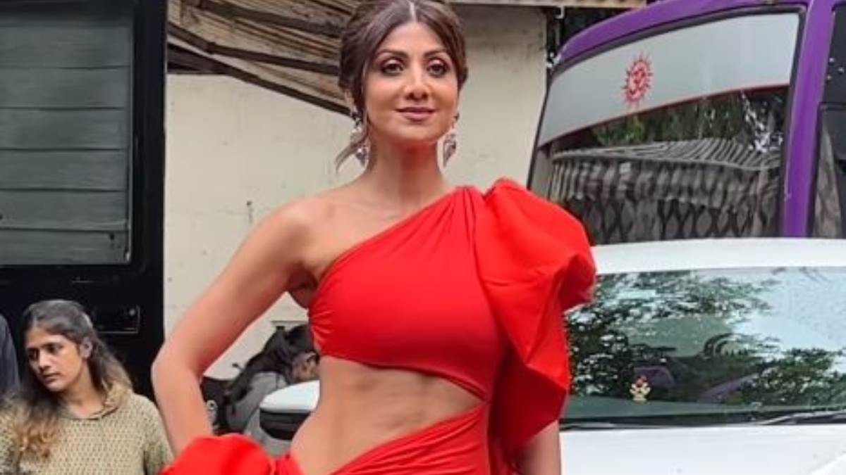 shilpa shetty toned abs video at the age of 48 fans reaction goes viral on social media