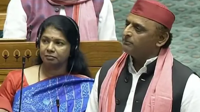 लोकसभा में बोलते हुए सपा सांसद अखिलेश यादव।