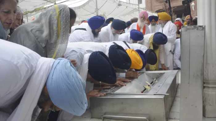 श्री अकाल तख्त साहिब के समक्ष नतमस्तक होते शिअद के नेता