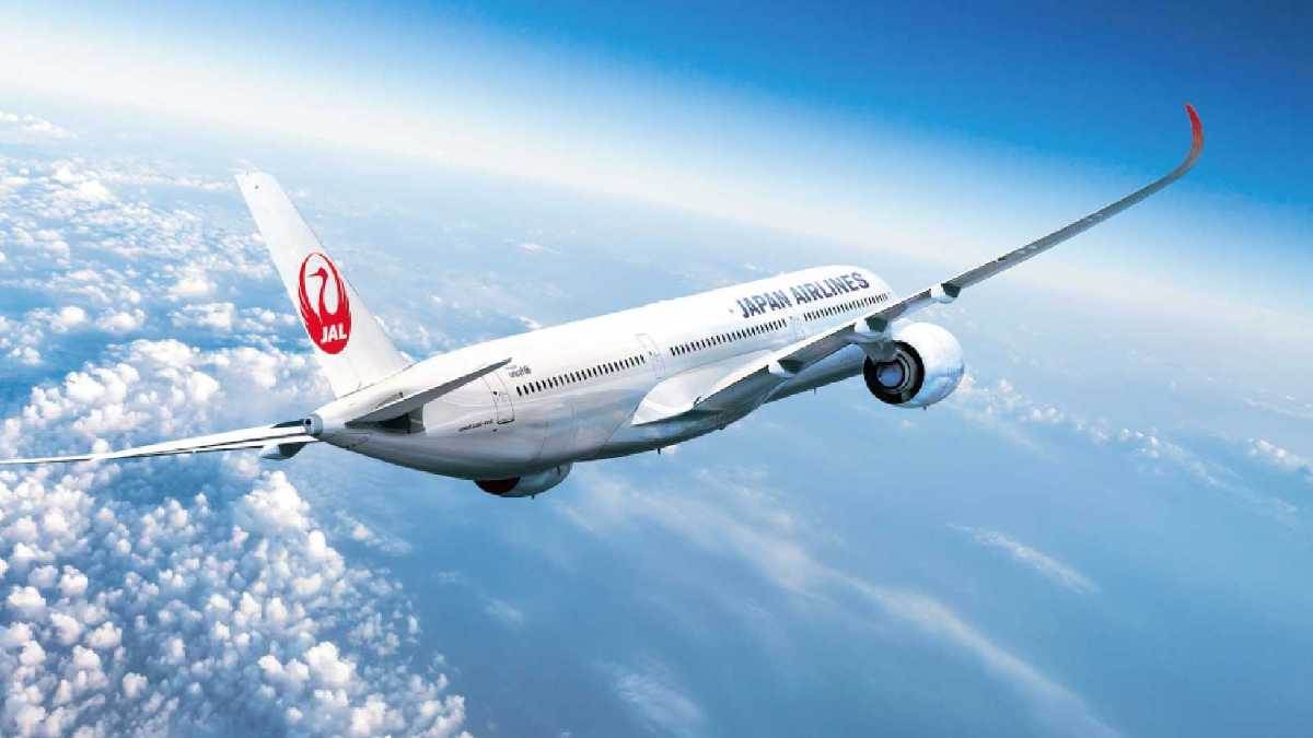 japan airlines flight falls 26000 feet emergency landing at osaka passenger scare due to boeing 737 plane crash history