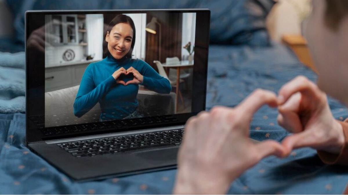 https://www.jagranimages.com/images/newimg/02072025/02_07_2025-long_distance_relationship_23972358.jpg