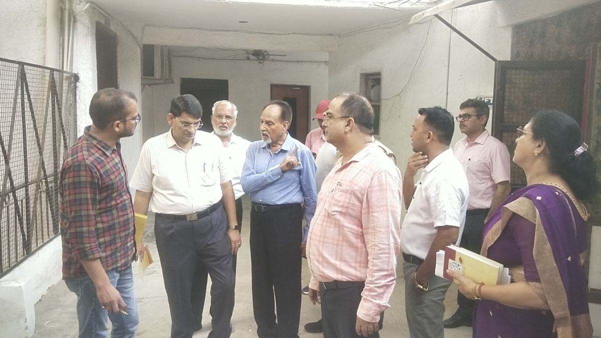 https://www.jagranimages.com/images/newimg/02072025/02_07_2025-noida_3_23972783.jpg