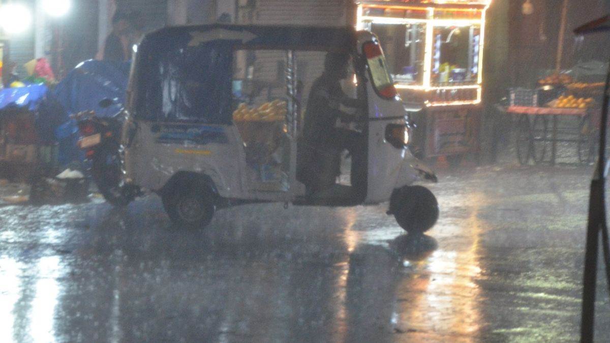https://www.jagranimages.com/images/newimg/02072025/02_07_2025-rain_23973411.jpg