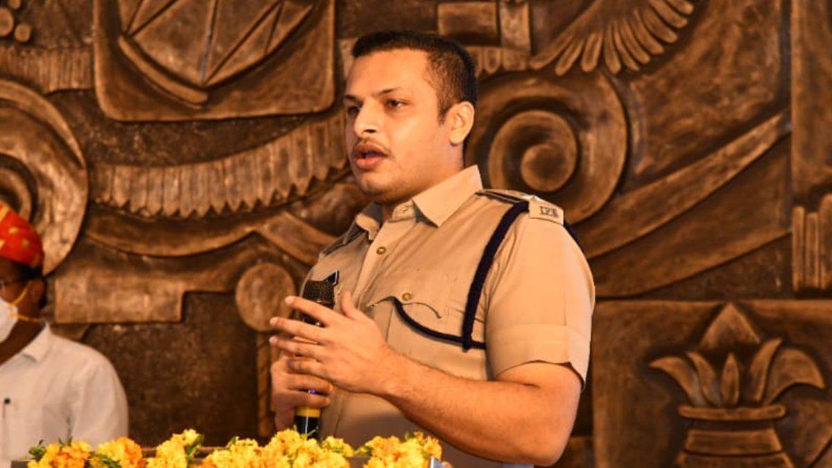 https://www.jagranimages.com/images/newimg/02072025/02_07_2025-siddharth_kaushal_ips_23973481.jpg