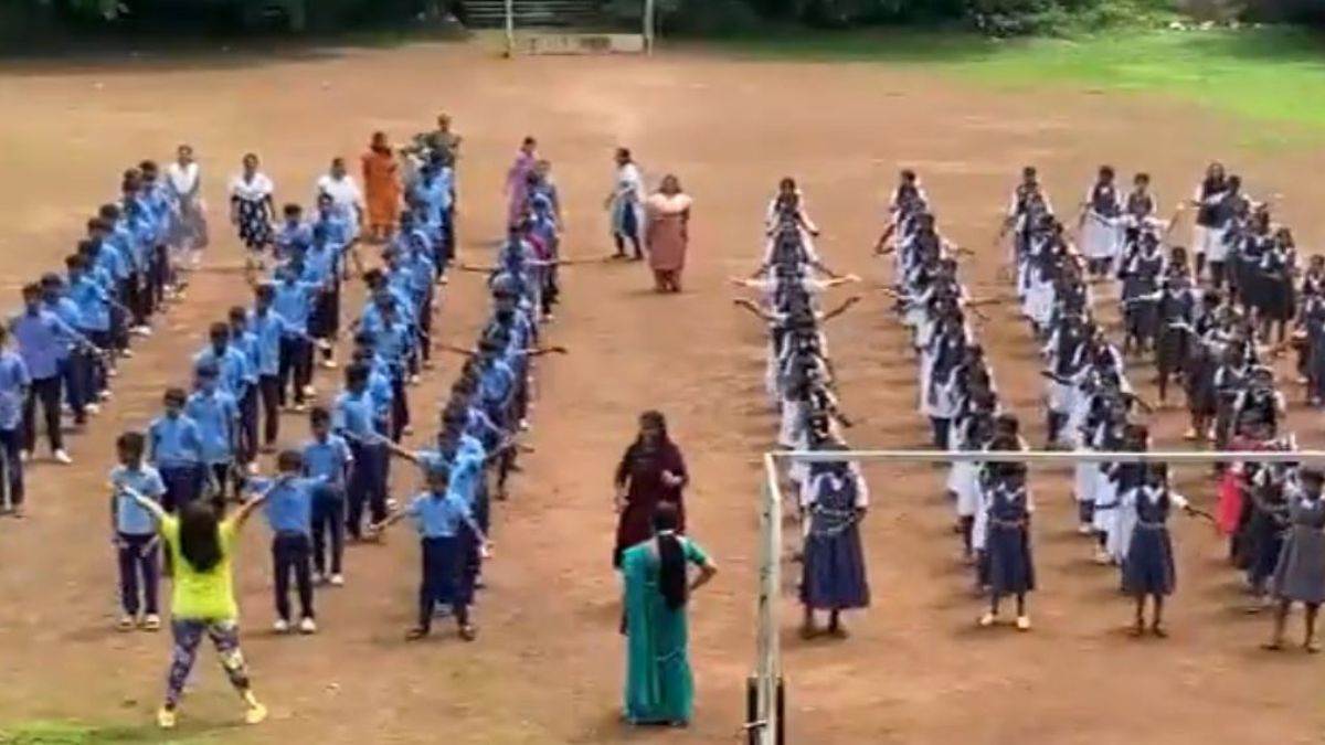 https://www.jagranimages.com/images/newimg/02072025/02_07_2025-zumba_dance_kerala_23973616.jpg