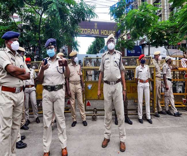 ऐसे समय में यदि देश की आंतरिक सुरक्षा चुनौतियां उत्पन्न हो जाएं तो यह स्थिति चिंतनीय होगी।