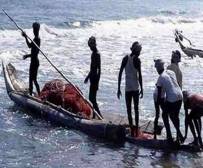 श्रीलंकाई नौसेना का भारतीय मछुआरों पर हमला, फायरिंग में एक जख्मी
