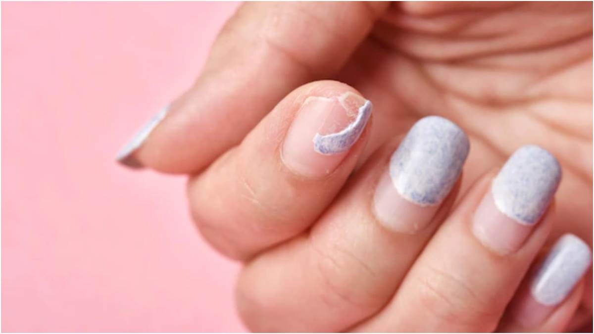 Remove Nail Paint: How To Remove Nail Paint Without Remover Easy Tips To  Remove Nail Paint - Remove Nail Paint: बिना नेल रिमूवर के हटाना है नेलपेंट?  फटाफट अपना लें ये घरेलू