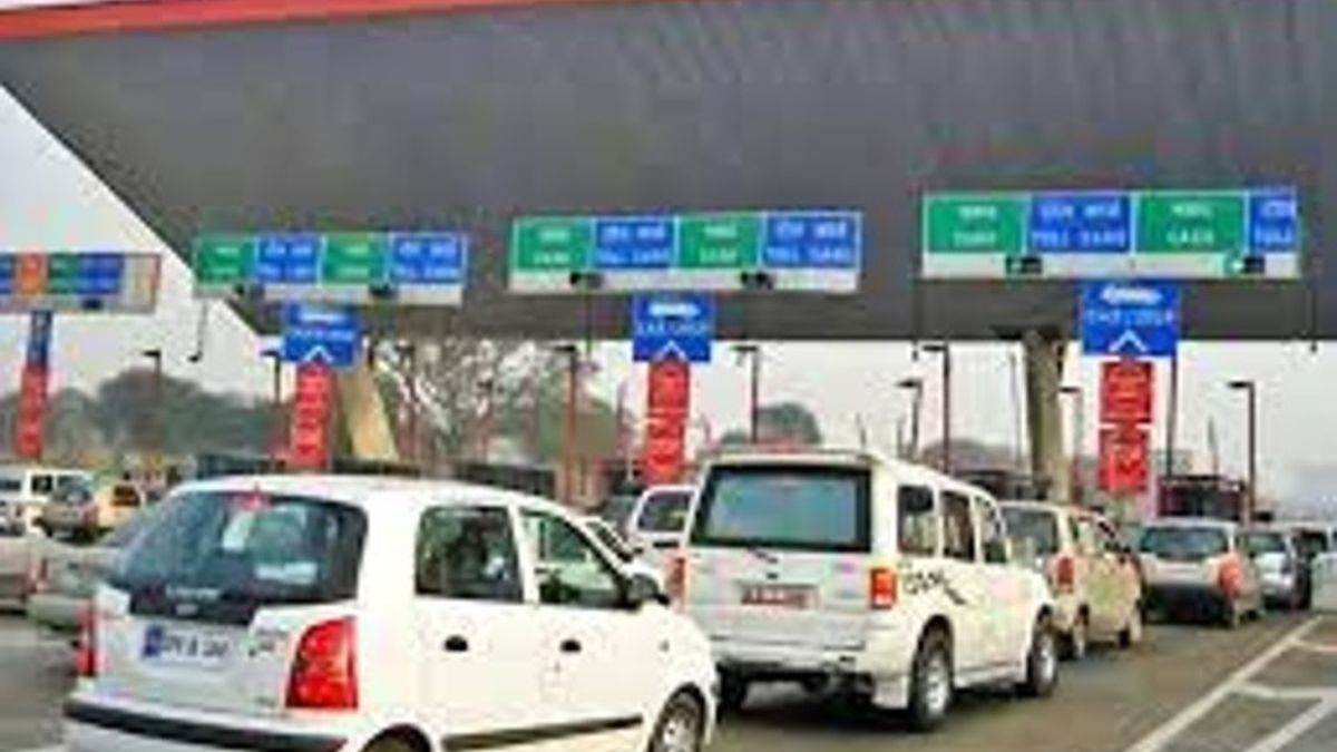 https://www.jagranimages.com/images/newimg/02082022/02_08_2022-chandil_toll_plaza_22946460.jpg