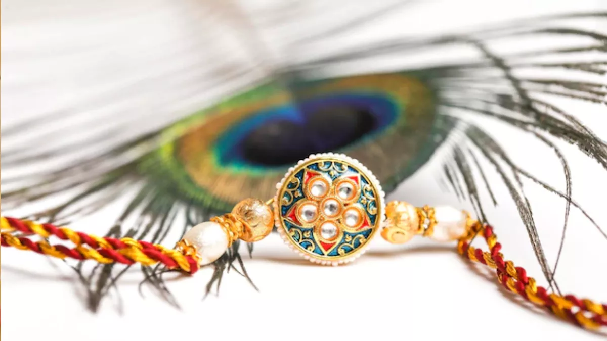 Raksha Bandhan 2022: बहनें भाईयों की कलाई में बांधे राशिनुसार राखी, भाई का जीवन होगा खुशहाल - Raksha Bandhan 2022 Choose Rakhi Colour According to Your Brother Zodiac Sign in hindi