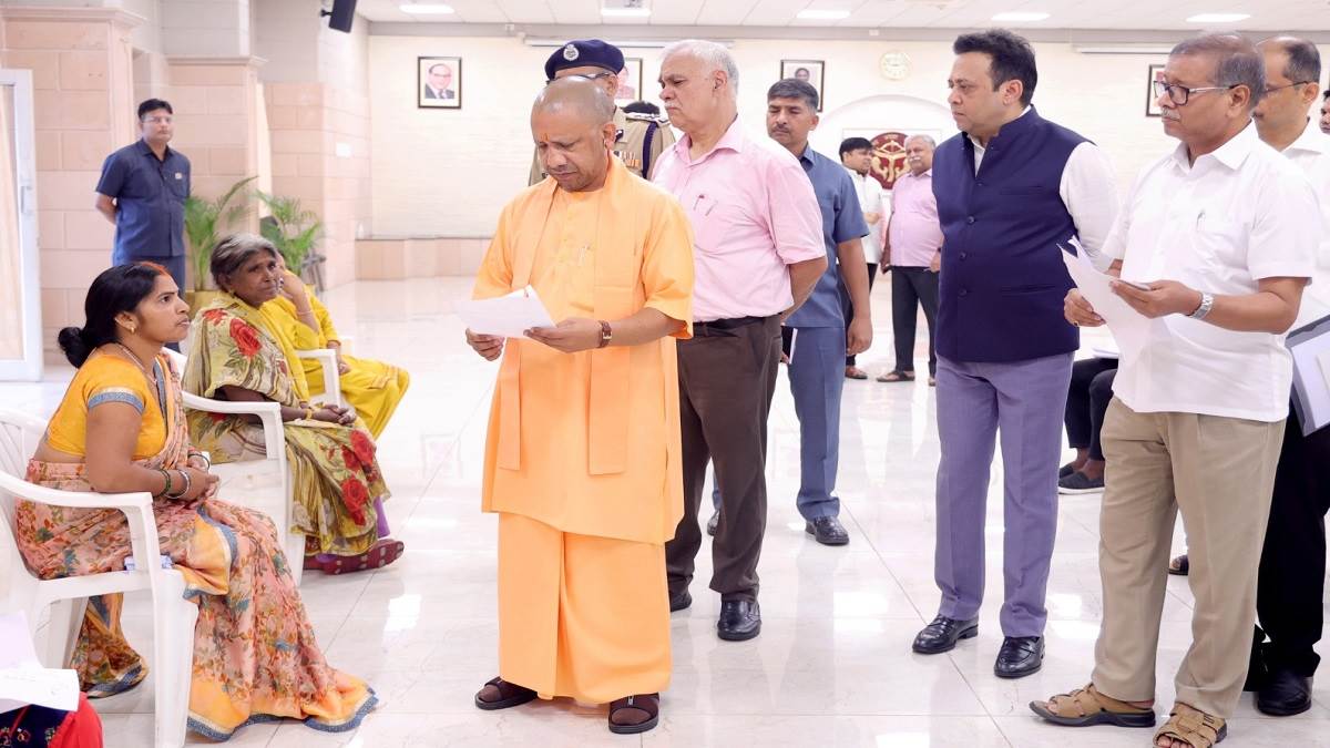 strict instructions of chief minister yogi adityanath action decided against officers who do not listen to public problems