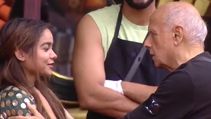 Bigg Boss Ott 2 Mahesh Bhatt Kissing Manisha Rani Hand Fans Furious at Him Says This is So Uncomfortable/Instagram
