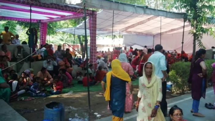 रातभर सोए नहीं मंदिर-कॉलोनी में फंसे लोग, सुरक्षा बल के आने पर ली सांस; बताई डरावने मंजर की कहानी