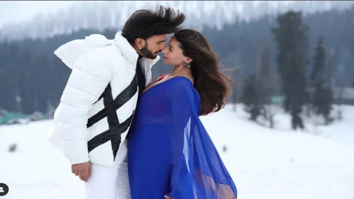 Still Image of Ranveer Singh and Alia Bhatt from RRKPK