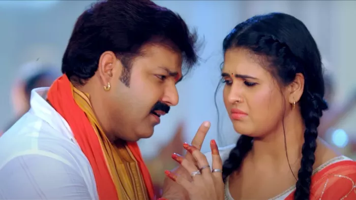Pawan Singh and Chandni Singh from Bhole Bhandari Song