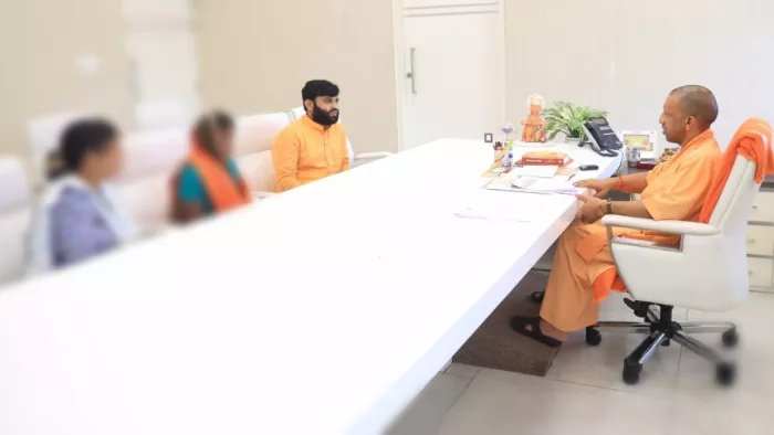 अयोध्या गैंगरेप मामले में पीड़िता की मां ने सीएम योगी से मुलाकात की