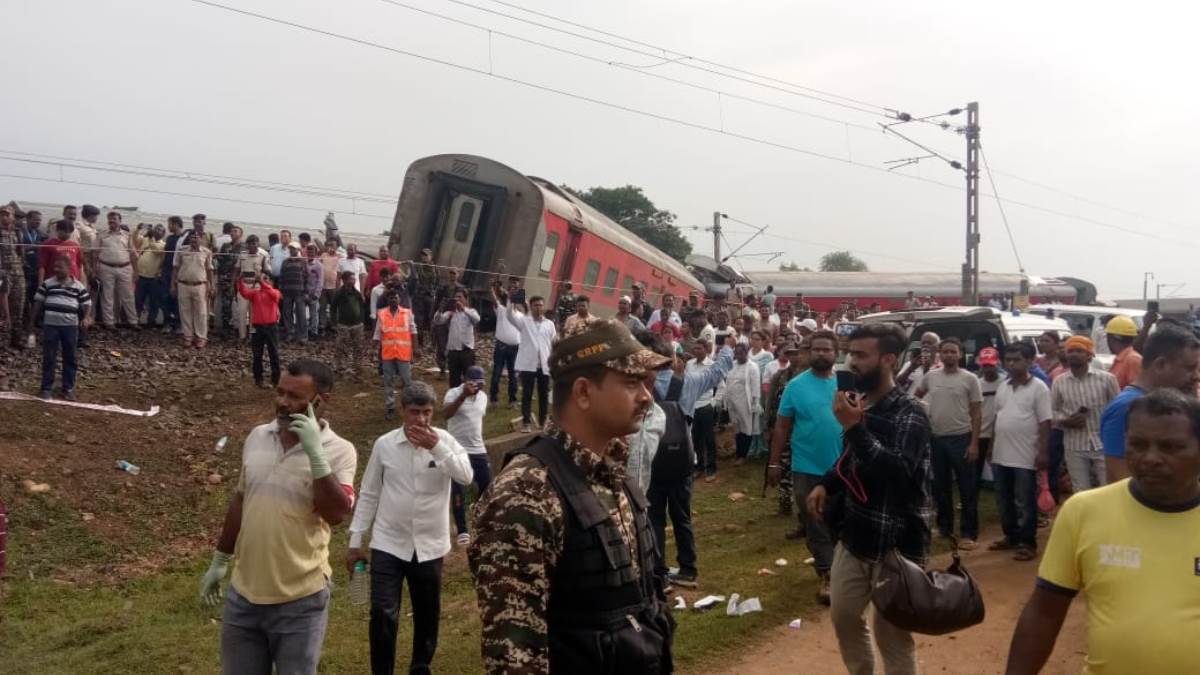 https://www.jagranimages.com/images/newimg/02082024/02_08_2024-jharkhand_train_accident_23770502_815438.jpg