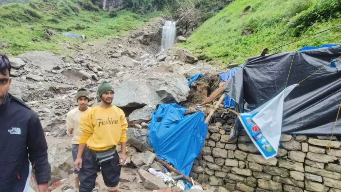 Uttarakhand Weather: केदारनाथ पैदल मार्ग पर भारी बारिश से हुए भूस्खलन में 16 लोगों के लापता