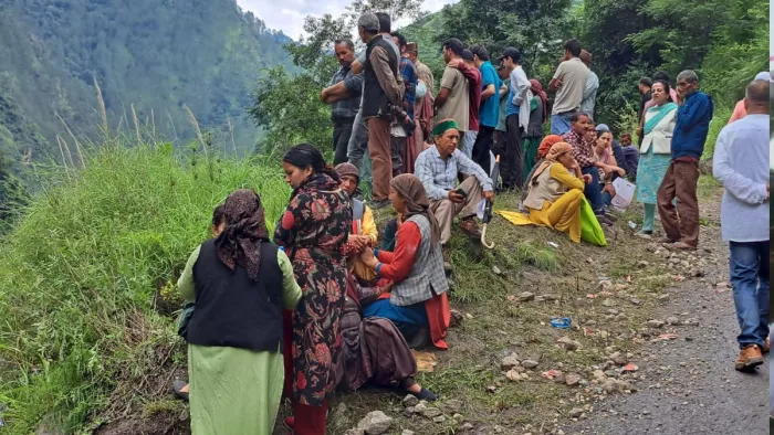 Himachal Cloud Burst: कुल्लू में अभी भी सात लोग लापता, बचाव अभियान में जुटे जवान।