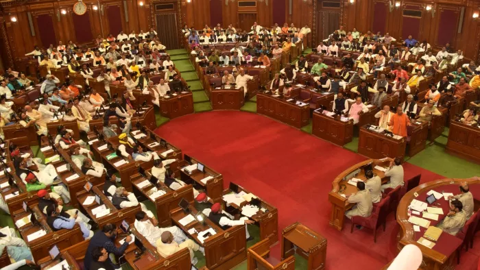 निर्दल समूह के आकाश अग्रवाल ने सदन का बहिर्गमन किया।