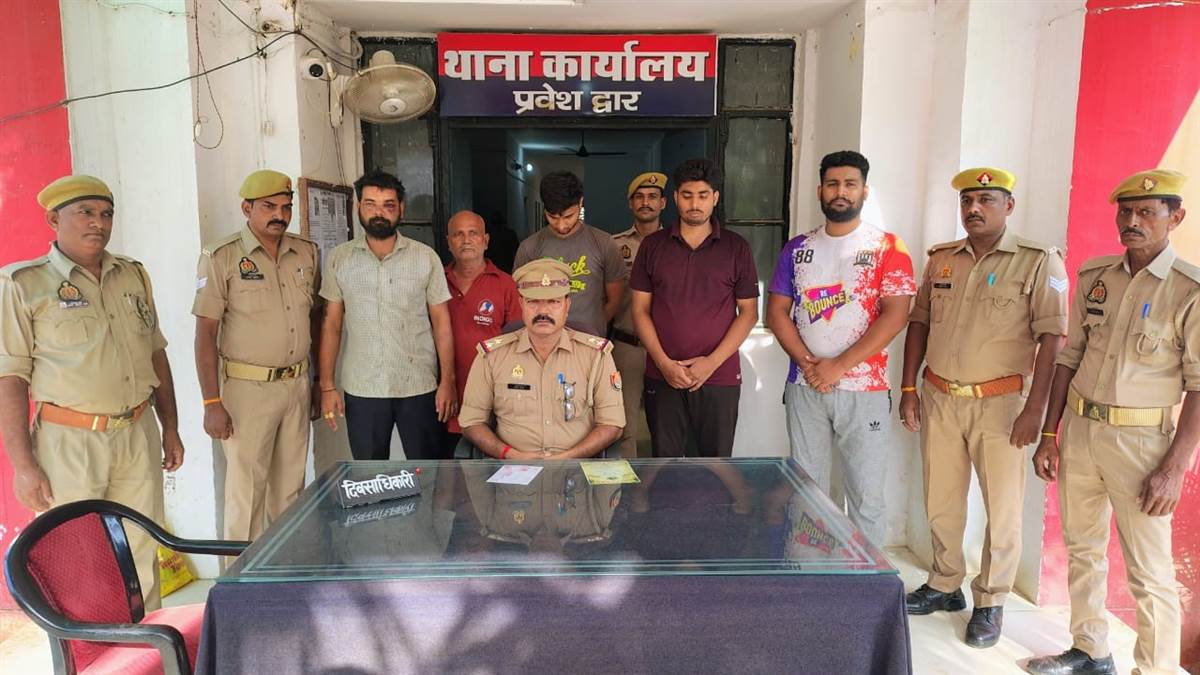 basti news goons arrested for brandishing gun threatening family