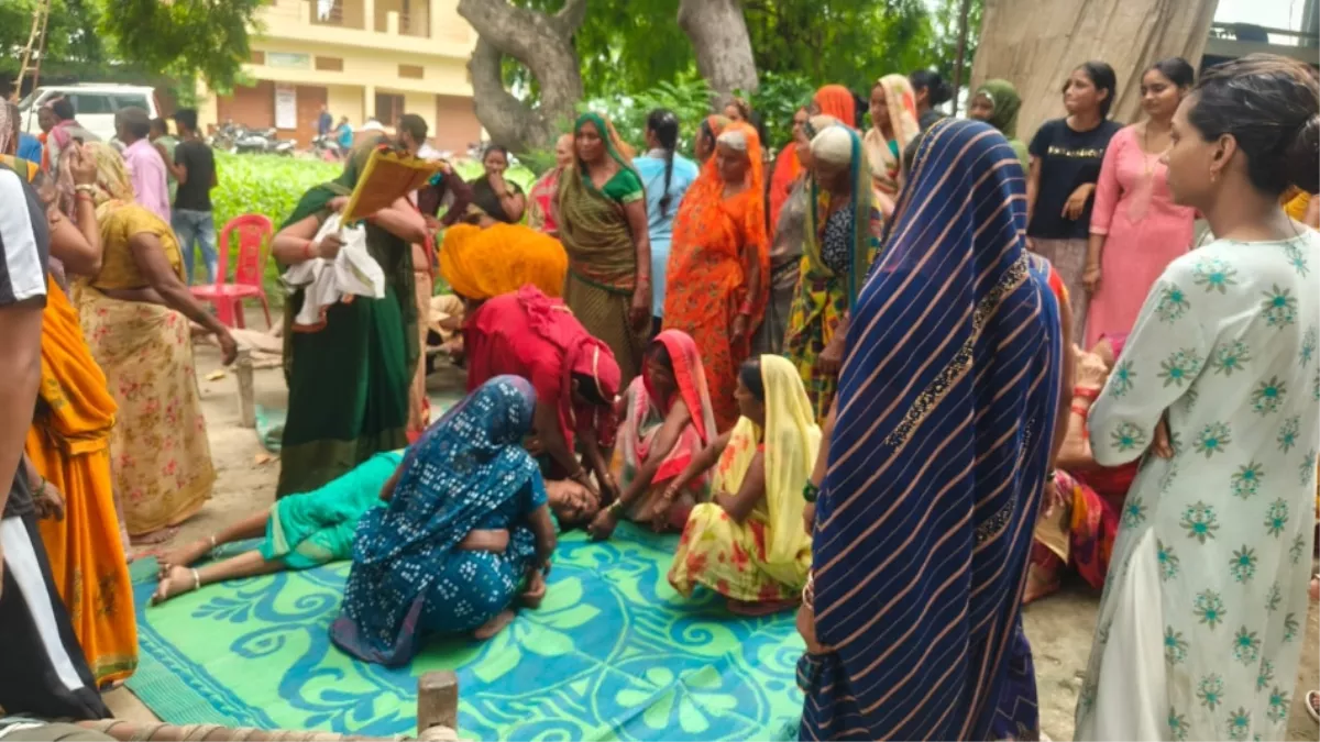 गाजीपुर में मैजिक चालक ने SSO को दो बार कुचलकर मार डाला, चालक मौके से फरार