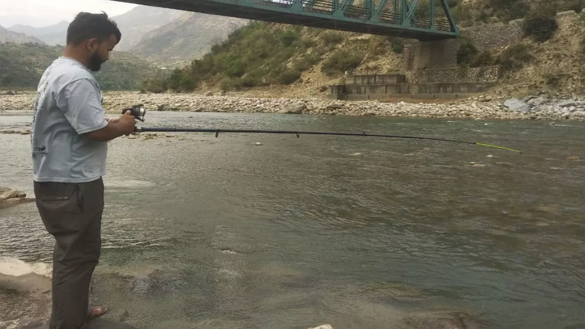 देहरादून की नदियों में एंगलिंग कर सकेंगे सैलानी, पहले चरण में तीन नदियों के लिए बना प्‍लान