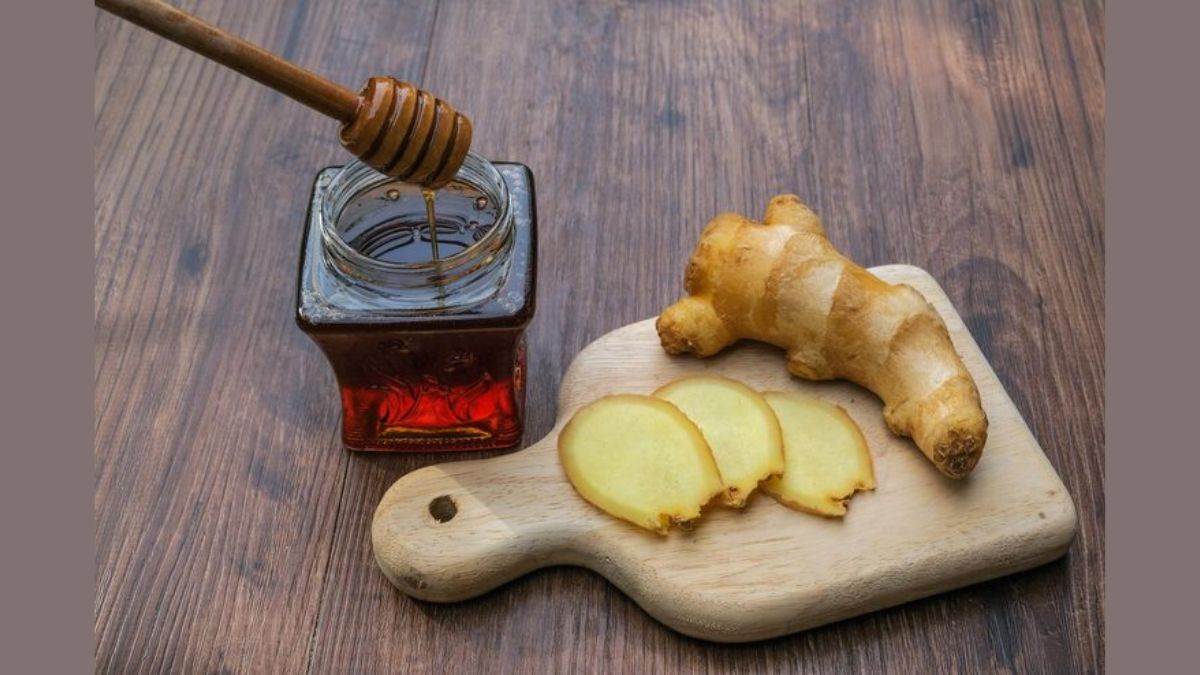 https://www.jagranimages.com/images/newimg/02082025/02_08_2025-benefits_of_ginger_and_honey_24000556.jpg
