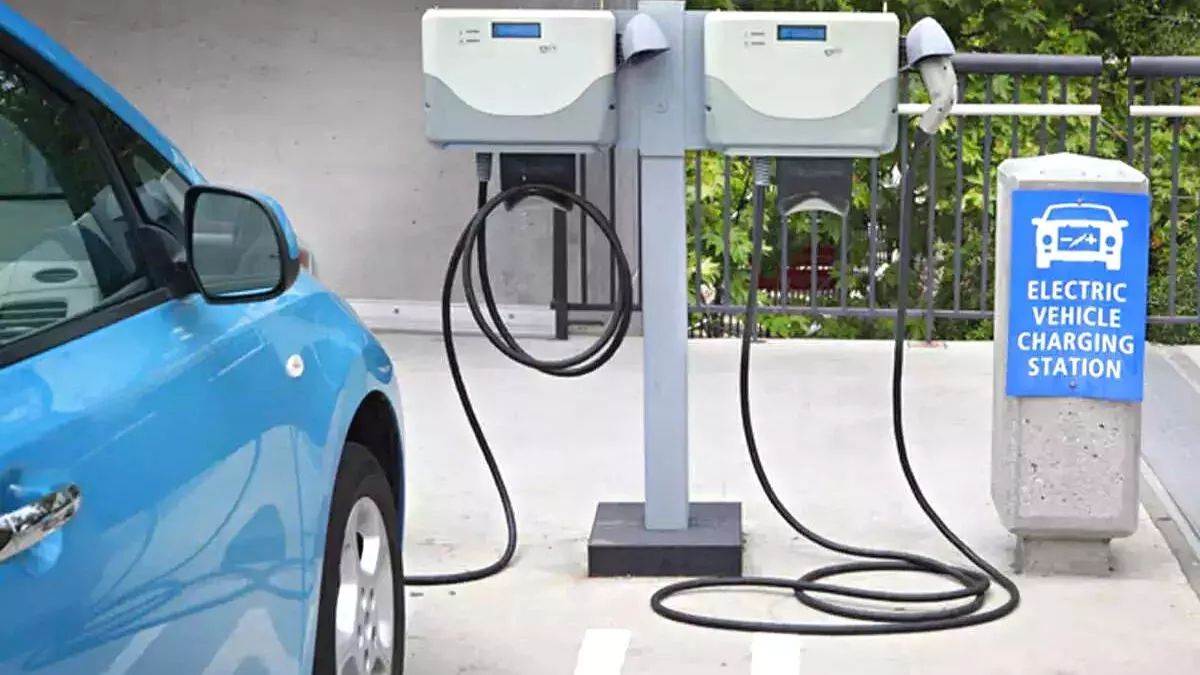 https://www.jagranimages.com/images/newimg/02082025/02_08_2025-electric_vehicle_delhi_24001963.jpg