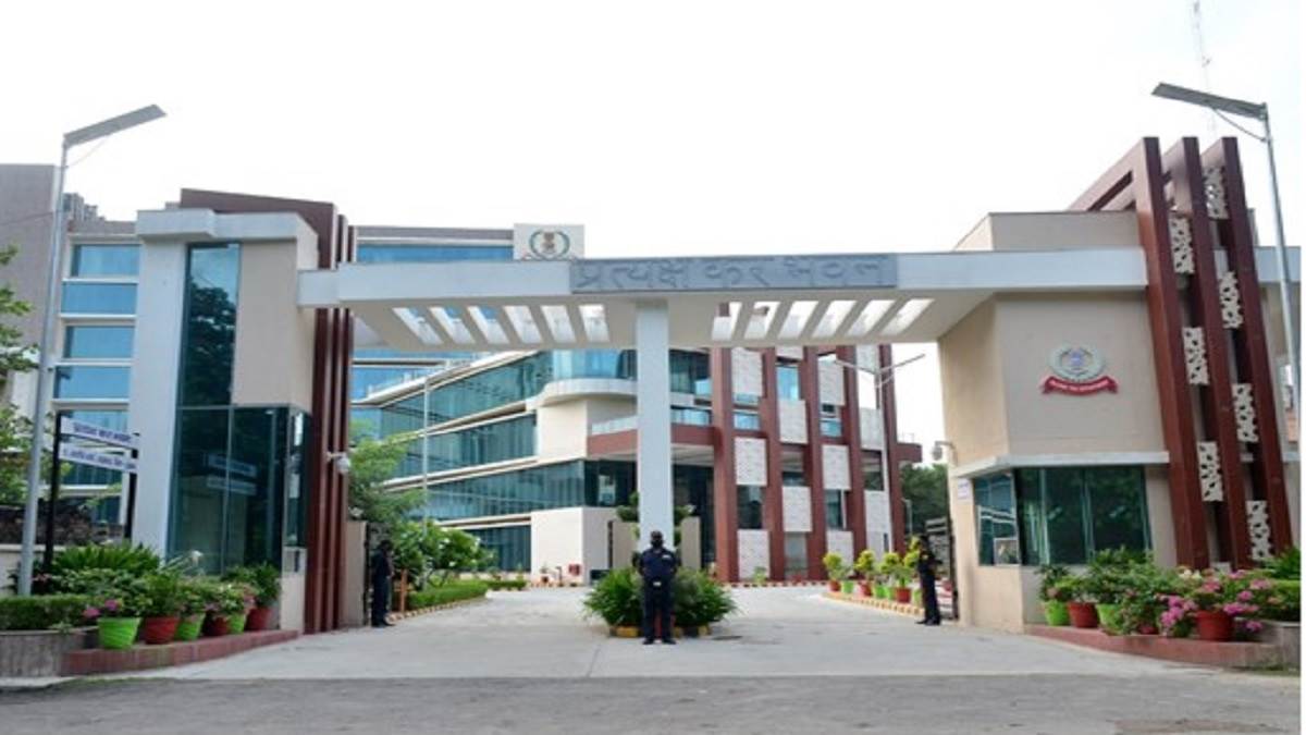 https://www.jagranimages.com/images/newimg/02082025/02_08_2025-income_tax_office_dainik_jagran_24001614.jpg