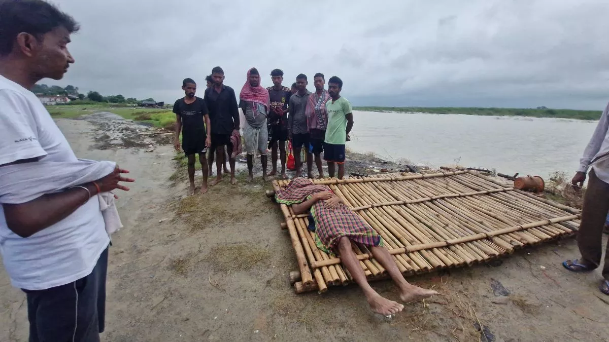 Bihar News: चूहा पकड़ने जा रहे लोगों की नाव डूबी, एक की मौत और तीन लापता