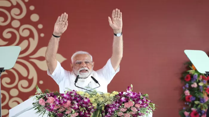 वाराणसी में पीएम नरेन्द्र मोदी ने दस प्रमुख बिंदुओं में देश के छवि को निखारने की रूपरेखा प्रस्तुत की।