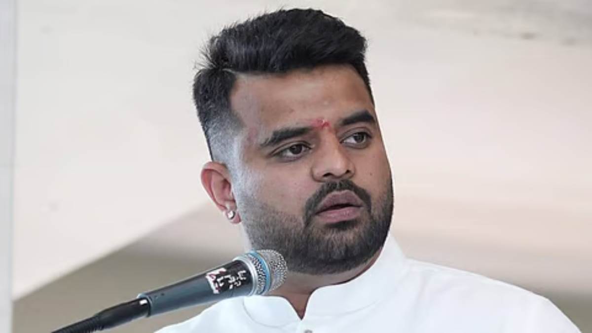 https://www.jagranimages.com/images/newimg/02082025/02_08_2025-prajwal_1_24001797.jpg